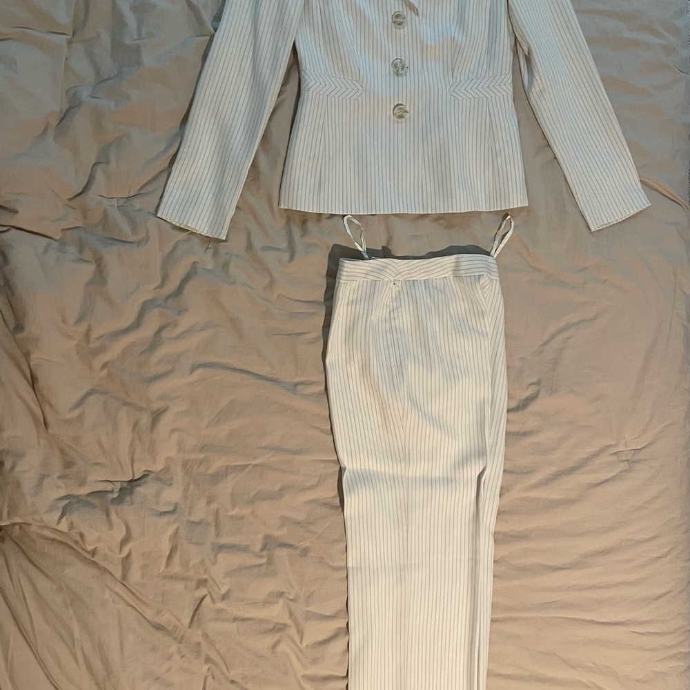 Elegant White Pinstripe Women's Suit Set - Picture 4 of 5